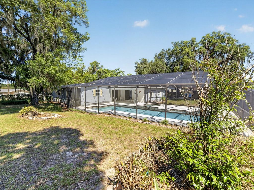 Image 24 of property listing at 605 LIMONA ROAD, Brandon, FL 33510