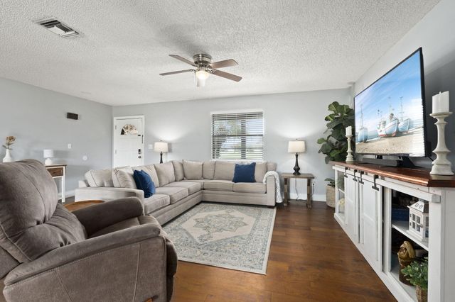 210 Deerwood Lane, Fort Pierce, FL 34947