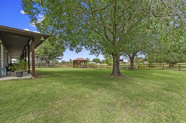 210 Deerwood Lane, Fort Pierce, FL 34947