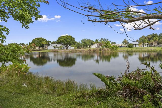 210 Deerwood Lane, Fort Pierce, FL 34947