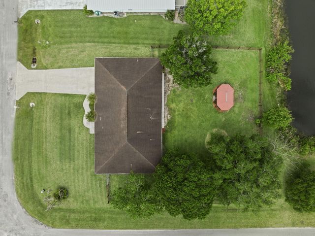 210 Deerwood Lane, Fort Pierce, FL 34947