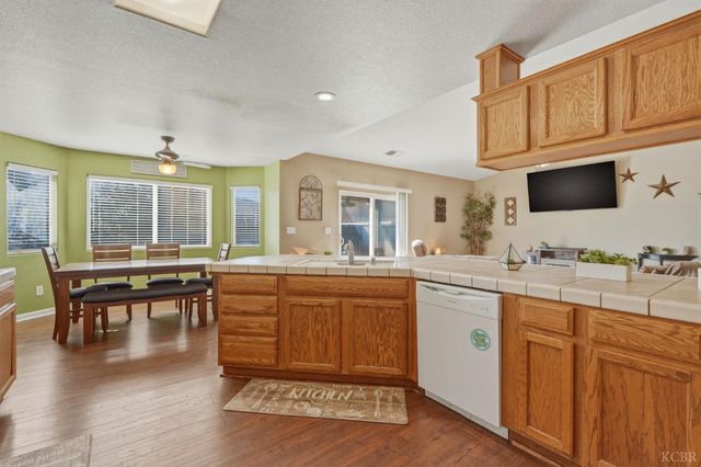 1079 W Ambassador Drive, Hanford, CA 93230