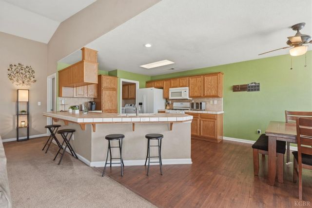 1079 W Ambassador Drive, Hanford, CA 93230