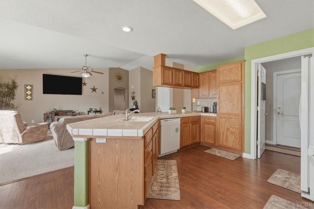 1079 W Ambassador Drive, Hanford, CA 93230