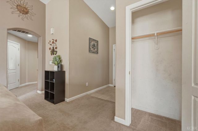 1079 W Ambassador Drive, Hanford, CA 93230