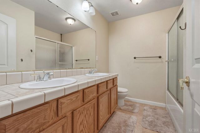 1079 W Ambassador Drive, Hanford, CA 93230