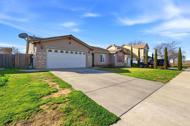 1079 W Ambassador Drive, Hanford, CA 93230