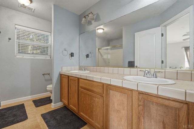 1079 W Ambassador Drive, Hanford, CA 93230