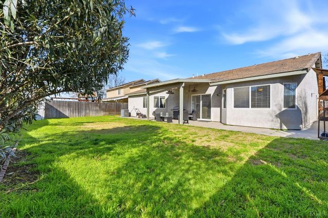 1079 W Ambassador Drive, Hanford, CA 93230