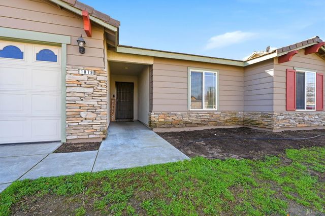 1079 W Ambassador Drive, Hanford, CA 93230