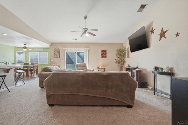 1079 W Ambassador Drive, Hanford, CA 93230