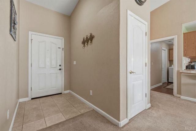 1079 W Ambassador Drive, Hanford, CA 93230