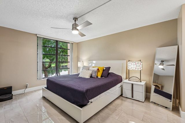 5718 Coral Lake Drive 206, Margate, FL 33063