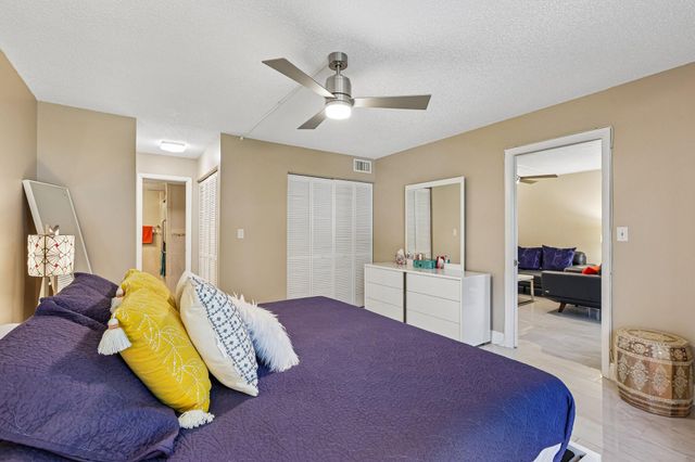 5718 Coral Lake Drive 206, Margate, FL 33063