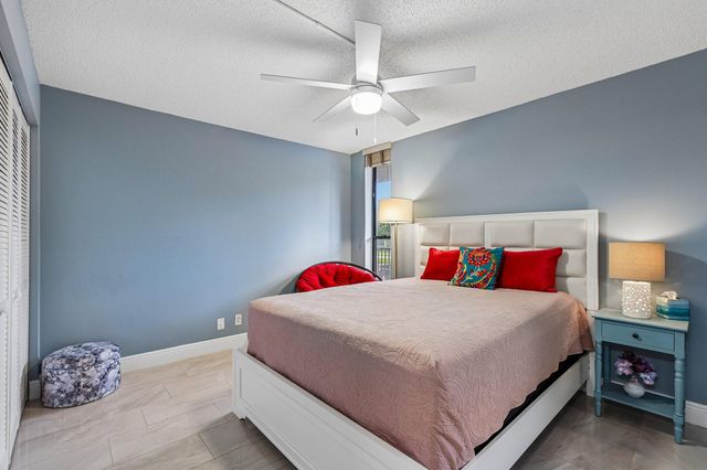 5718 Coral Lake Drive 206, Margate, FL 33063