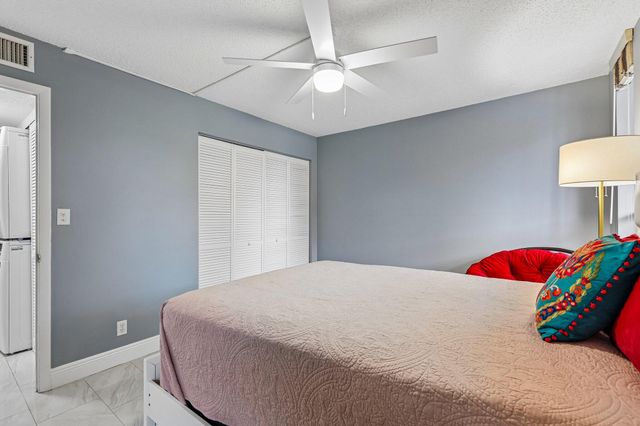 5718 Coral Lake Drive 206, Margate, FL 33063