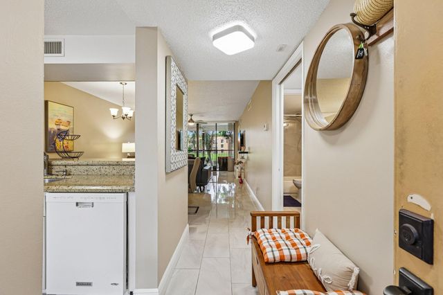 5718 Coral Lake Drive 206, Margate, FL 33063