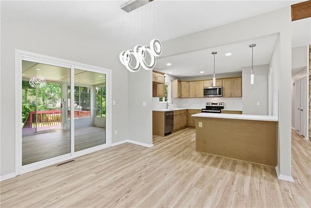 8021 Brookside Circle, Kansas City, KS 66109