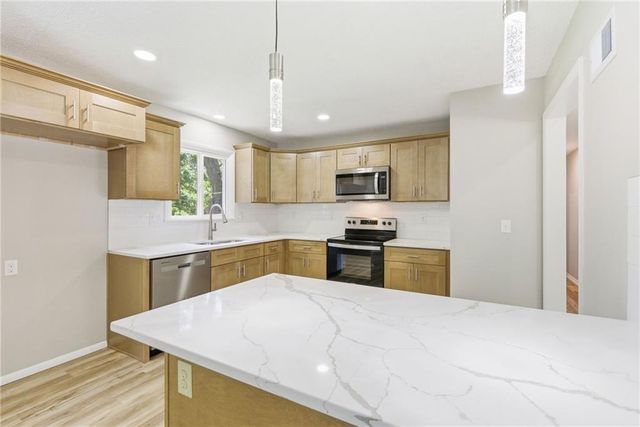 8021 Brookside Circle, Kansas City, KS 66109