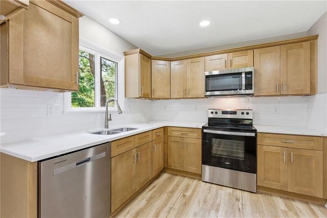 8021 Brookside Circle, Kansas City, KS 66109