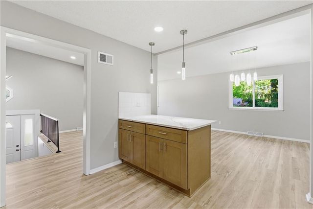 8021 Brookside Circle, Kansas City, KS 66109