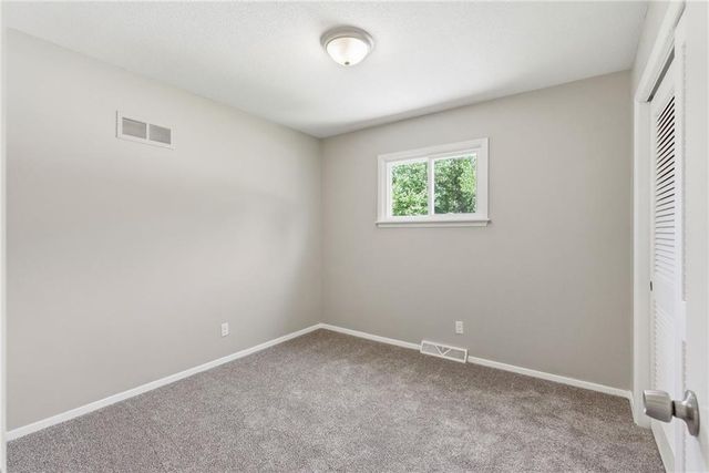 8021 Brookside Circle, Kansas City, KS 66109