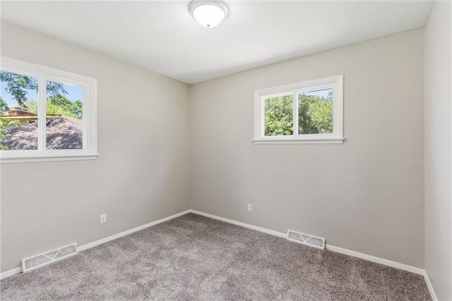 8021 Brookside Circle, Kansas City, KS 66109