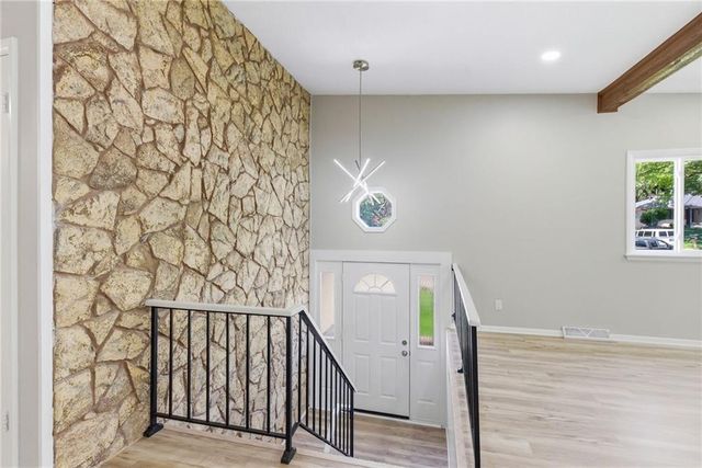 8021 Brookside Circle, Kansas City, KS 66109
