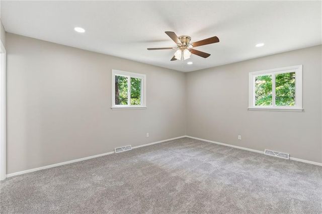 8021 Brookside Circle, Kansas City, KS 66109