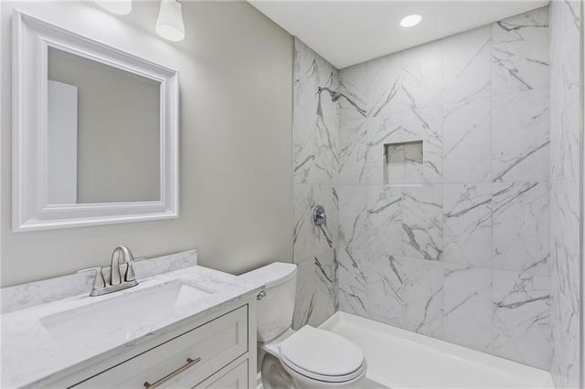 8021 Brookside Circle, Kansas City, KS 66109