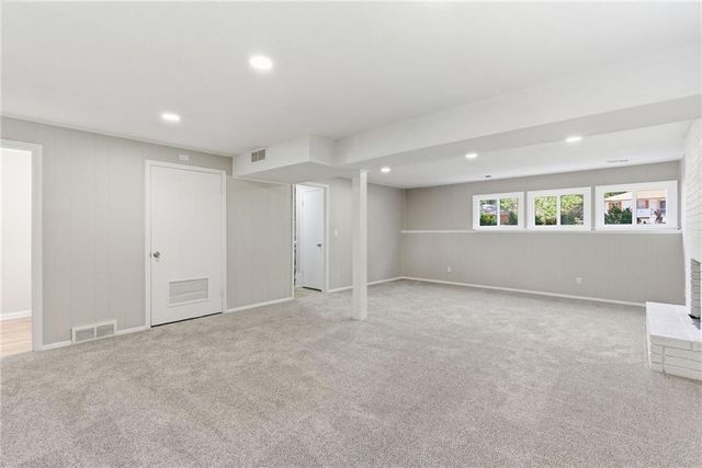 8021 Brookside Circle, Kansas City, KS 66109