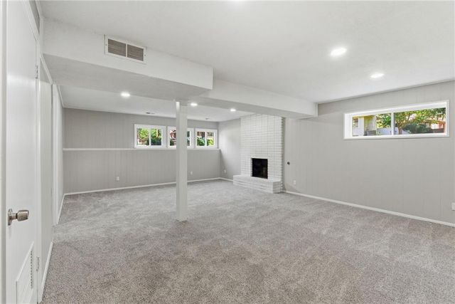8021 Brookside Circle, Kansas City, KS 66109