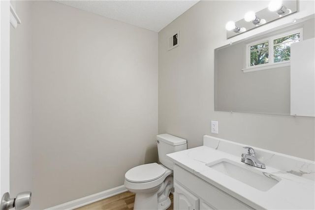 8021 Brookside Circle, Kansas City, KS 66109