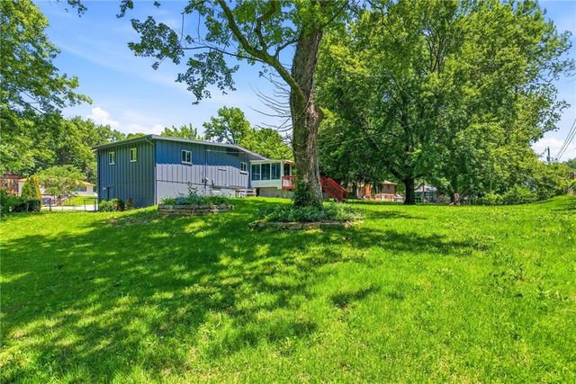 8021 Brookside Circle, Kansas City, KS 66109