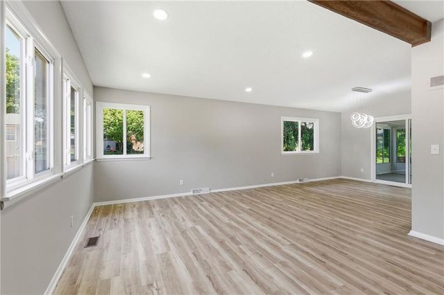 8021 Brookside Circle, Kansas City, KS 66109