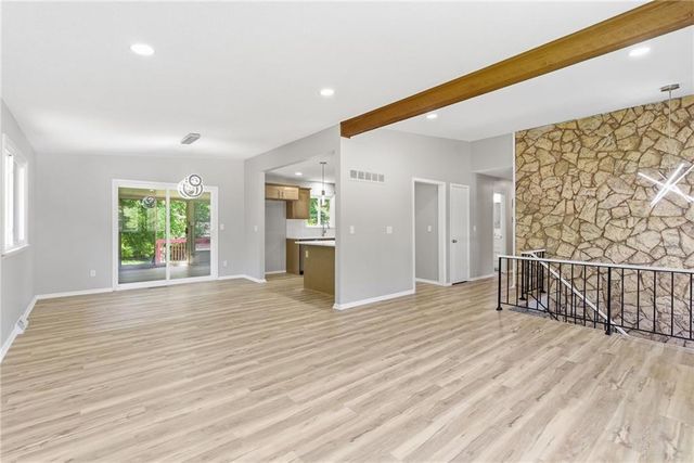 8021 Brookside Circle, Kansas City, KS 66109