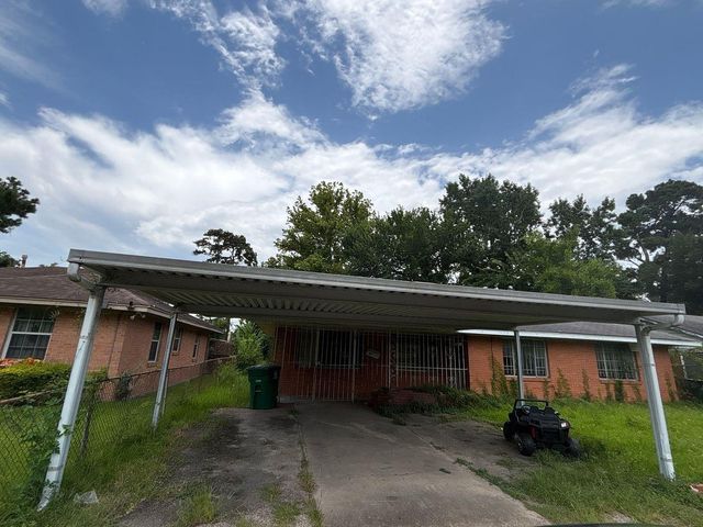 5817 Langley Road, Houston, TX 77016