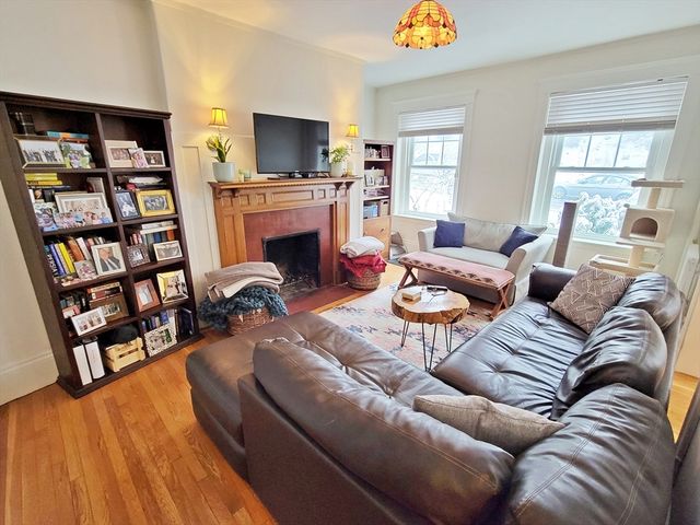 14 Colbourne Crescent 1, Brookline, MA 02445