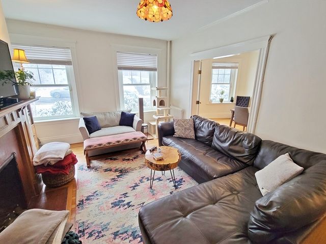 14 Colbourne Crescent 1, Brookline, MA 02445