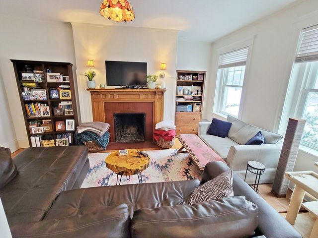 14 Colbourne Crescent 1, Brookline, MA 02445