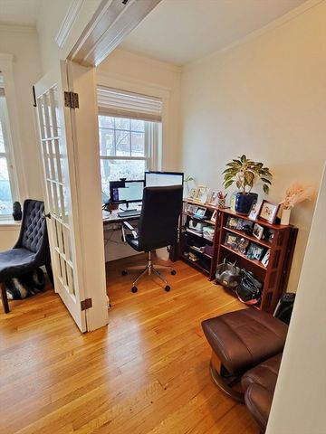 14 Colbourne Crescent 1, Brookline, MA 02445