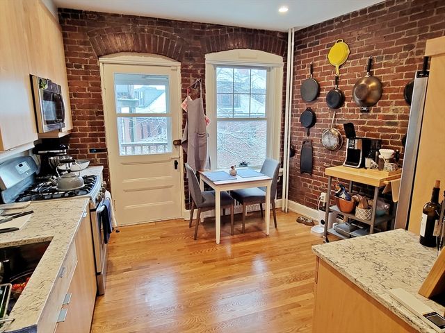 14 Colbourne Crescent 1, Brookline, MA 02445