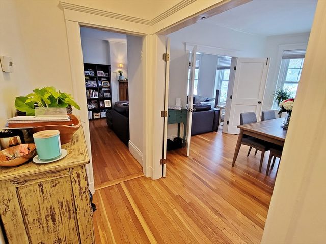 14 Colbourne Crescent 1, Brookline, MA 02445