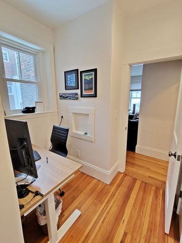 14 Colbourne Crescent 1, Brookline, MA 02445