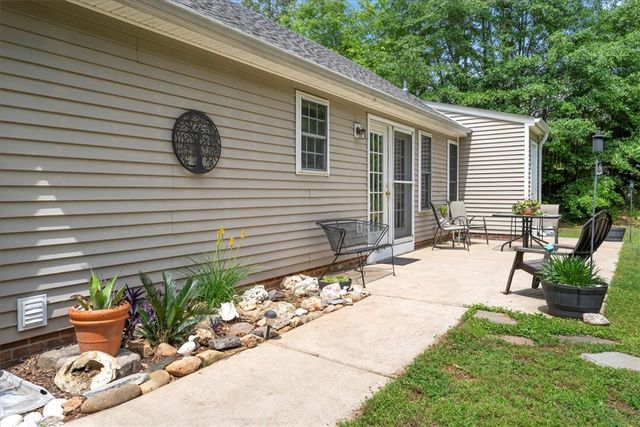 405 Whispering Lane, Seneca, SC 29672