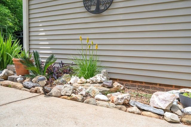 405 Whispering Lane, Seneca, SC 29672