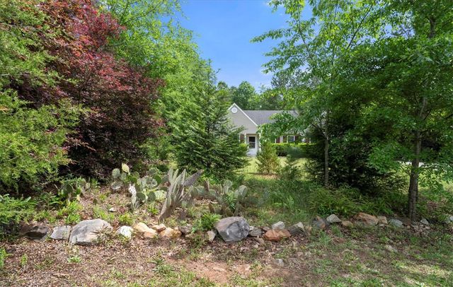 405 Whispering Lane, Seneca, SC 29672