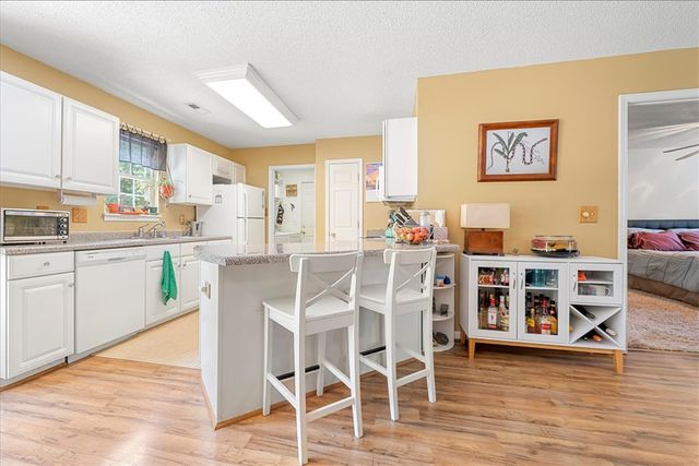 405 Whispering Lane, Seneca, SC 29672