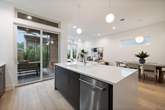 900 S 2nd ST 20, Austin, TX 78704