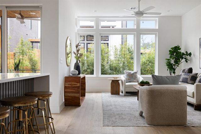 900 S 2nd ST 20, Austin, TX 78704